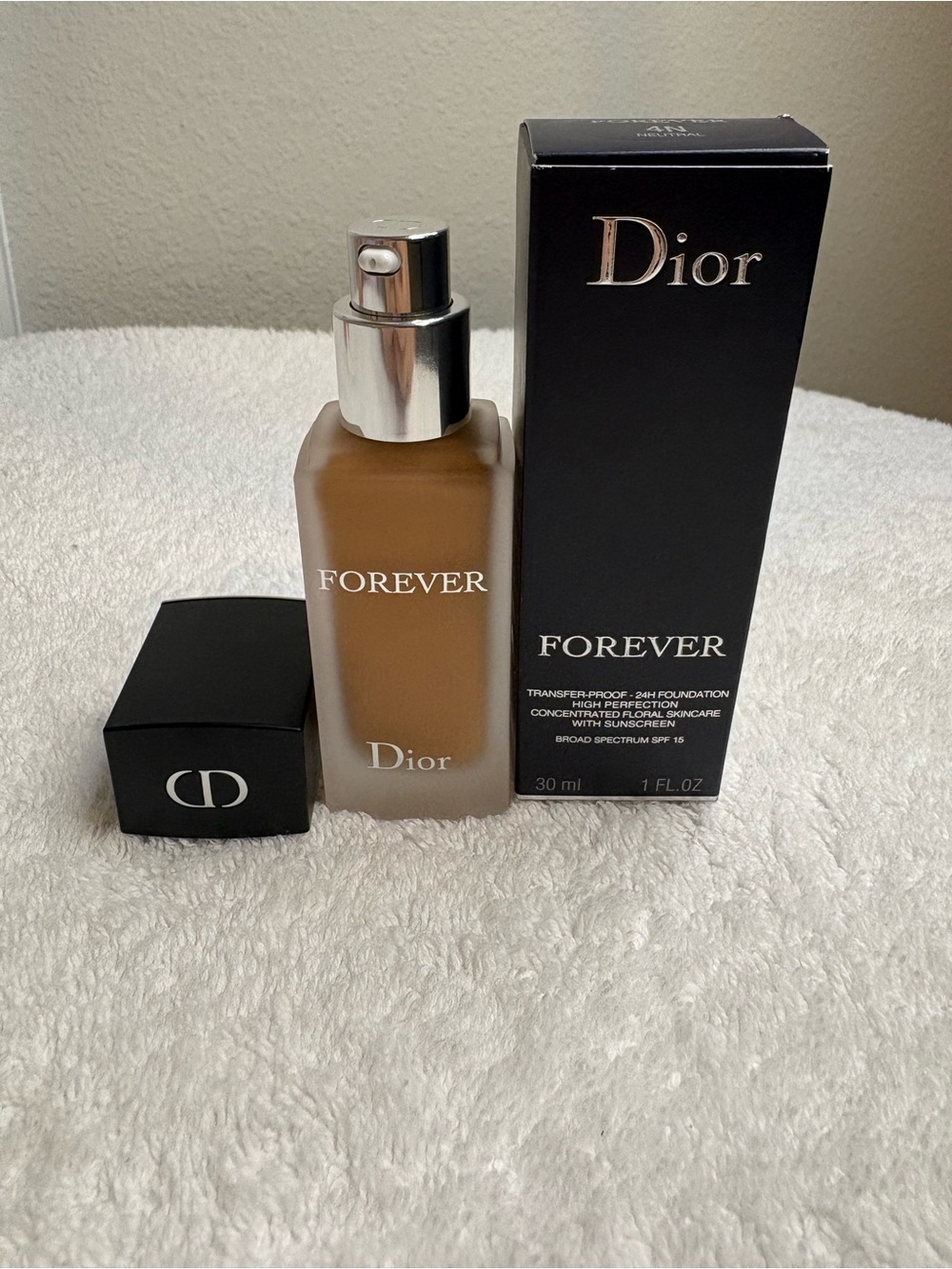 Dior Forever Matte Foundation 4N - Picture 2 of 3